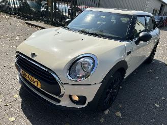 Vaurioauto  passenger cars Mini Clubman 1.5 One Salt Business 2018/6