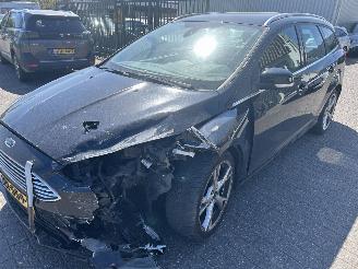 Voiture accidenté Ford Focus Stationcar 1,0 Trend 2017/3