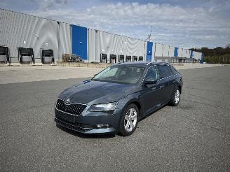 Unfallwagen Skoda Superb 1.6 TDI KLIMA NAVI PANORAMA XENON 2016/12