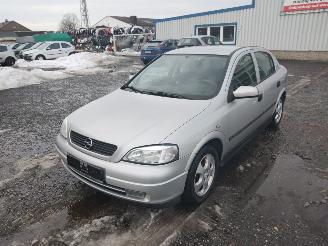 Sloopauto Opel Astra G 1.6 Zilver Z147 Onderdelen X16XEL Motor 1999/10
