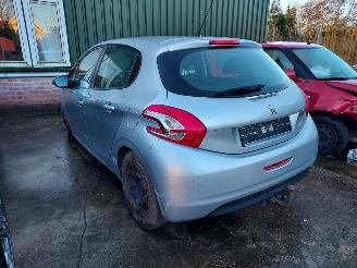 disassembly passenger cars Peugeot 208  2013/1