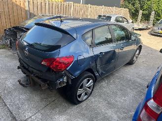 Vrakbiler auto Opel Astra  2013/10