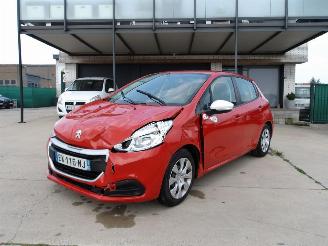 damaged passenger cars Peugeot 208  2018/5