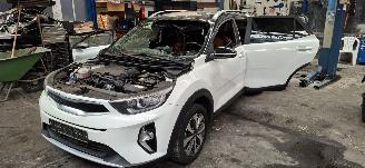 disassembly passenger cars Kia Stonic 1.0 T-GDI MHEV Dynamic Plusline 2021/3