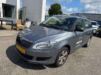Vaurioauto  passenger cars Skoda Fabia Combi 1.2-12V Fresh 2012/2