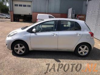 Toyota Yaris Yaris II (P9), Hatchback, 2005 / 2014 1.33 16V Dual VVT-I picture 2