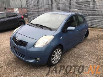 Vrakbiler auto Toyota Yaris Yaris II (P9), Hatchback, 2005 / 2014 1.3 16V VVT-i 2007/11