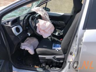 Toyota Yaris Yaris III (P13), Hatchback, 2010 / 2020 1.5 16V Hybrid picture 12