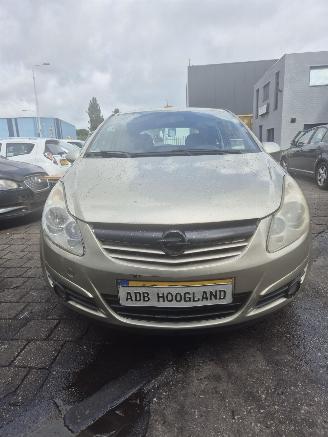 Coche siniestrado Opel Corsa D Hatchback 1.4 16V Twinport (Z14XEP(Euro 4)) [66kW] 2008/1
