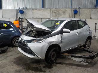 Salvage car Toyota Aygo Aygo (B40) Hatchback 1.0 12V VVT-i (1KR-FE) [51kW]  (05-2014/06-2018) 2014