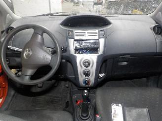 Toyota Yaris Yaris II (P9) Hatchback 1.3 16V VVT-i (2SZFE) [64kW]  (08-2005/11-2010=
) picture 5