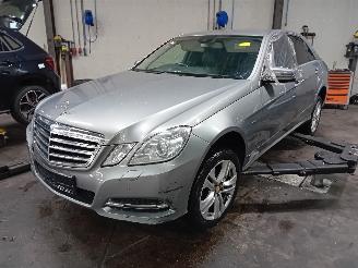 Coche siniestrado Mercedes E-klasse E (W212) Sedan E-350 CDI BlueEfficiency 3.0 V6 24V (OM642.852) [195kW]=
  (03-2011/12-2015) 2010