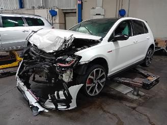 Vrakbiler auto Volkswagen Golf Golf VII (AUA) Hatchback 2.0 GTI 16V Performance Package (DLBA) [180kW=
]  (03-2017/08-2020) 2017/0