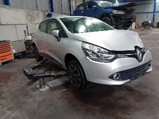 Renault Clio Clio IV (5R) Hatchback 5-drs 0.9 Energy TCE 90 12V (H4B-408(H4B-B4)) [=
66kW]  (11-2012/08-2021) picture 2