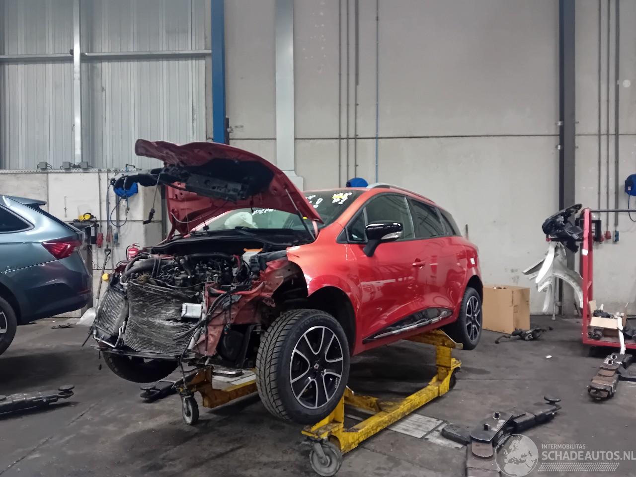 Renault Clio Clio IV Estate/Grandtour (7R) Combi 5-drs 0.9 Energy TCE 90 12V (H4B-4=
00(H4B-A4)) [66kW]  (01-2013/08-2021)