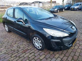 damaged passenger cars Peugeot 308 1.6 VTI X Line 995 euro VASTE MEENEEM PRIJS 2008/2