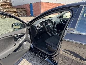 Volvo V-40 2.0 D2 R-Design picture 11