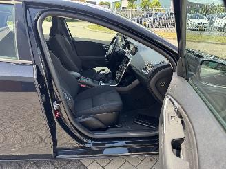 Volvo V-40 2.0 D2 R-Design picture 16