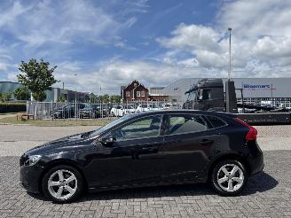 Volvo V-40 2.0 D2 R-Design picture 2