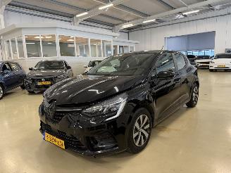 demontáž osobní automobily Renault Clio 1.6 E-Tech Hybrid 145 Equilibre 2022/10