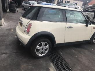 Salvage car Mini Mini BENZINE/1600CC/5VIT 2006/1