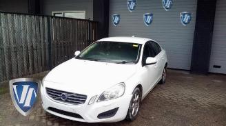 Vrakbiler auto Volvo S-60 S60 II (FS), Sedan, 2010 / 2018 2.0 D3 20V 2013