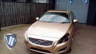 Vrakbiler auto Volvo S-60 S60 II (FS), Sedan, 2010 / 2018 2.0 D3 20V 2011